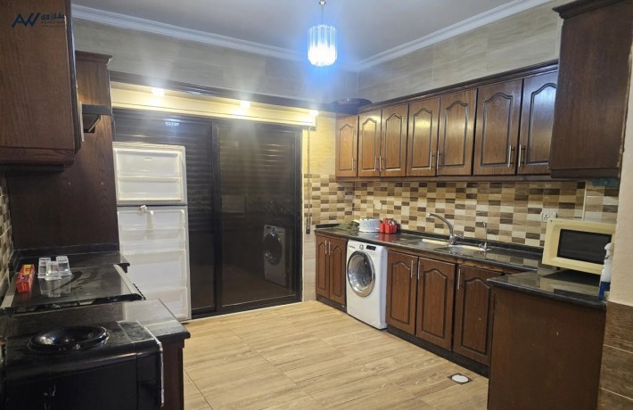 shkh-mfroshh-llaygar-mn-almalk-fy-tbrbor-big-1