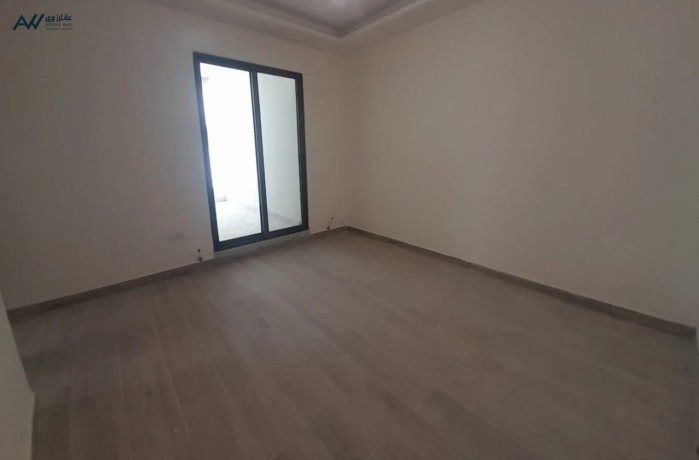 shk-fy-alkrsy-shbh-ardy-llbyaa-gdydh-ghyr-mskonh-msah-100-mtr-mn-almalk-big-3