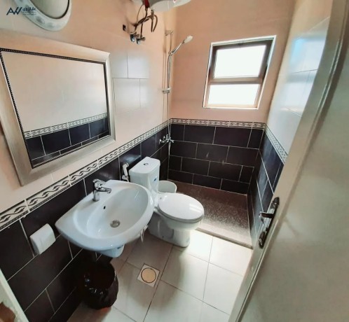 shkk-mfrosh-fakhr-yomy-mkabl-albhr-mbashrh-alaakbh-big-1