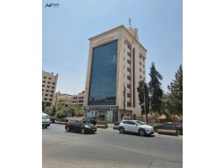 مكاتب تجارية مميزة فارغة ومفروشة للايجار