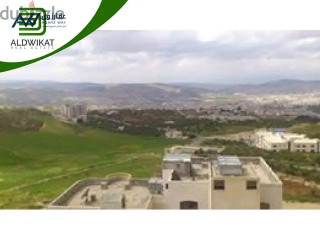 أرض استثمارية ممتازة للبيع في الصويفية، بمساحة 1820 متر مربع.