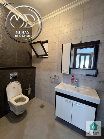 shk-llbyaa-fy-alkrsy-tabk-thany-bsaar-mmyz-gda-big-1