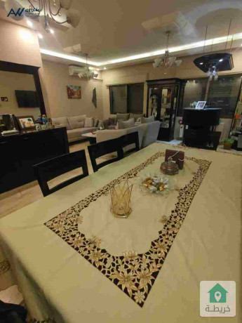shk-tabk-aol-llbyaa-fy-khlda-khlf-mkhabz-bradays-mn-almalk-bsaar-mmyz-big-2