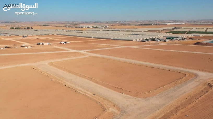 ard-llbyaa-fy-almsht-kbl-almtar-khlf-gamaa-alasraaa-big-0