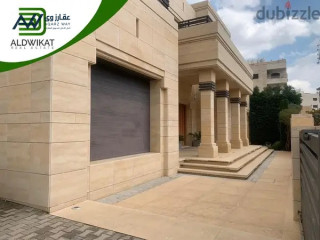 فيلا فاخره مستقلة للبيع على طريق المطار قرب المدارس العالمية