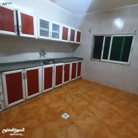 shkh-llaygar-fy-alkoysmh-gbl-alhdyd-bkrb-mn-msgd-abo-anshysh-big-1