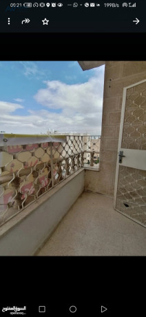 shkh-llaygar-mkonh-mn-thlath-ghrf-nom-tkaa-fy-dahy-alamyr-hsn-balkrb-mn-doar-alkarfor-mntk-bsman-big-2