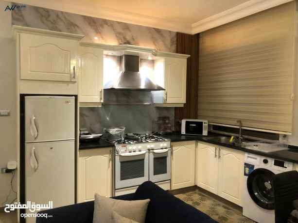 shk-mfrosh-gdydh-blkaml-fy-aabdon-alshmaly-bganb-almosykar-big-1