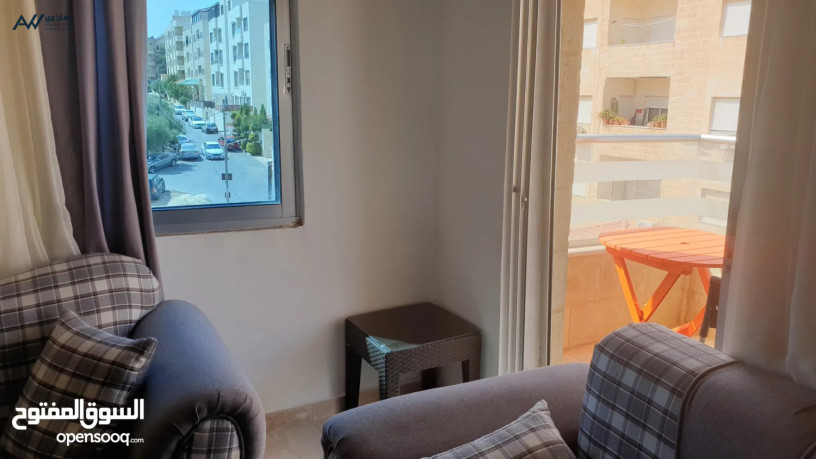 shkh-mfroshh-krybh-mn-alkhdmat-omn-almalk-mbashrh-bnay-aaaylat-oathath-gmyl-big-1