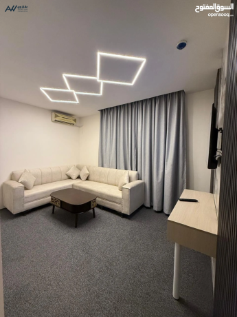 shkh-llaygar-bmokaa-mmyz-byn-algardnz-otlaaa-alaaly-bkhdmtkm-aal-mdar-alsaaah-big-0