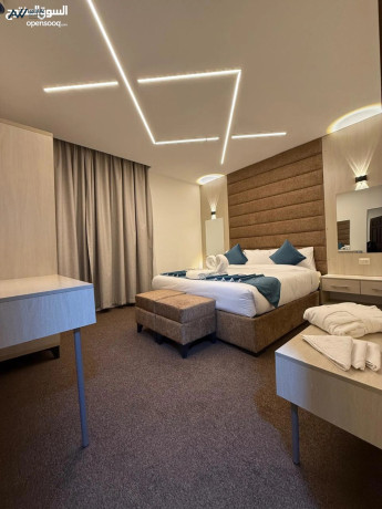 shkh-llaygar-bmokaa-mmyz-byn-algardnz-otlaaa-alaaly-bkhdmtkm-aal-mdar-alsaaah-big-1