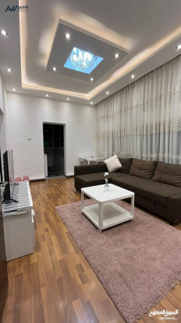 shk-mfrosh-llaygar-sobr-dyloks-fy-gbl-alhsyn-mn-almalk-big-1