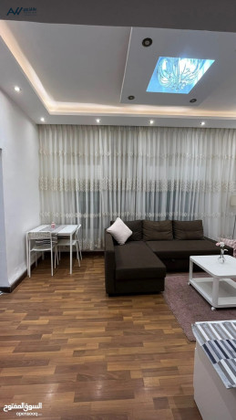 shk-mfrosh-llaygar-sobr-dyloks-fy-gbl-alhsyn-mn-almalk-big-0