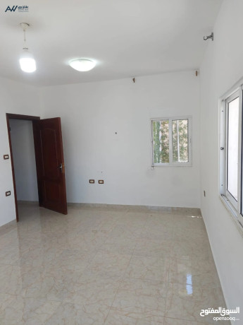 shk-llaygar-khlf-arbd-mol-alhy-algnoby-big-0