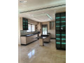 shkh-llaygar-am-athynh-krb-fndk-four-seasons-tshtyb-mmyz-3-nom-mn-almalk-mbashrh-small-1