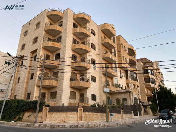 shkh-llaygar-fy-arbd-alrabyh-krb-mstshf-alngah-big-0