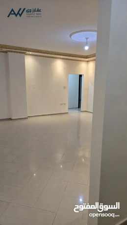 shkh-llaygar-fy-arbd-alrabyh-krb-mstshf-alngah-big-2