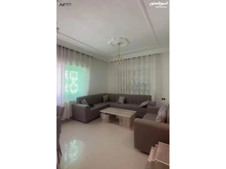 شقه مفروشه للايجار الجبيهه ثلاث غرف نوم وحمامين وصاله وصالون ومطبخ مع بلكونه للتواصل مع المالك