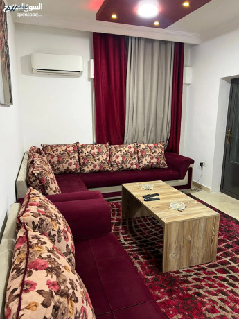 shkh-mfroshh-balkaml-kbyrh-osghyrh-oastdyo-llaygar-dahy-alrshyd-mrkz-alhsyn-llsrtan-algamaah-alardnyh-big-2