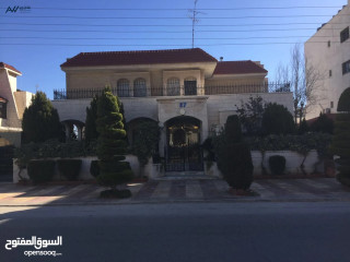 فيلا مستقلة للبيع عمان دير غبار دوار صيدلية جونيا شارع الهاشمين سكن ب 834 متر مربع من المالك مباشرة