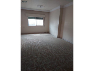 للبيع شقه طابق ثالث طبربور